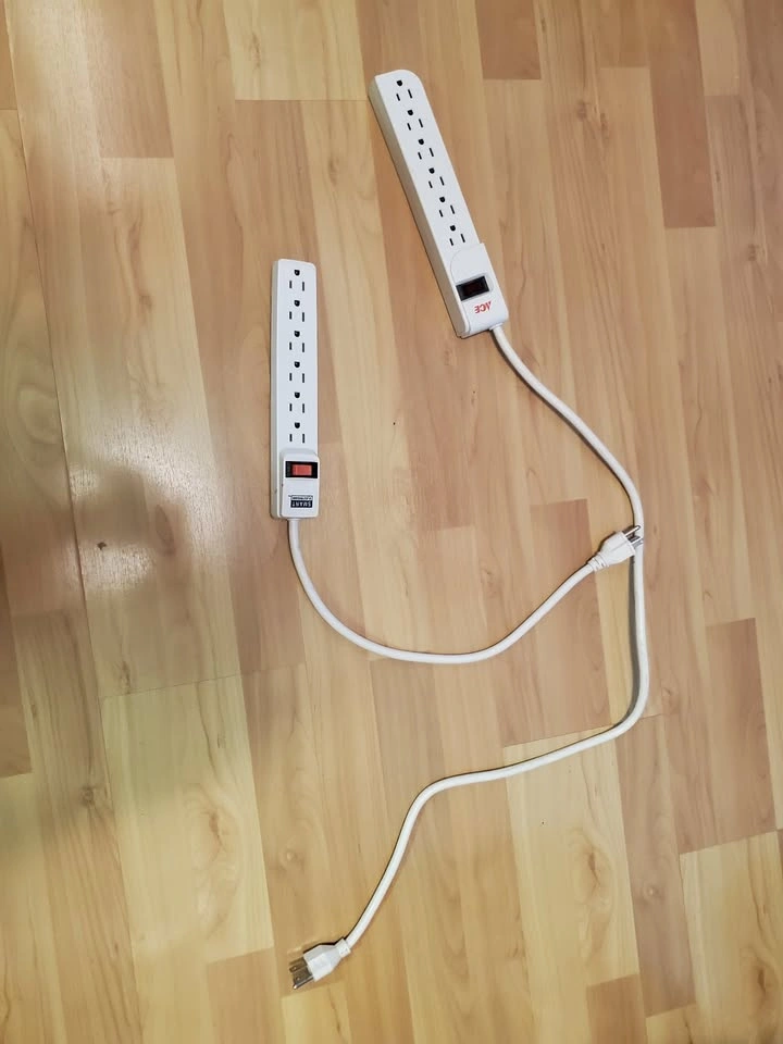 2 powerstrips/powersurge protectors for $10 both - photo 2