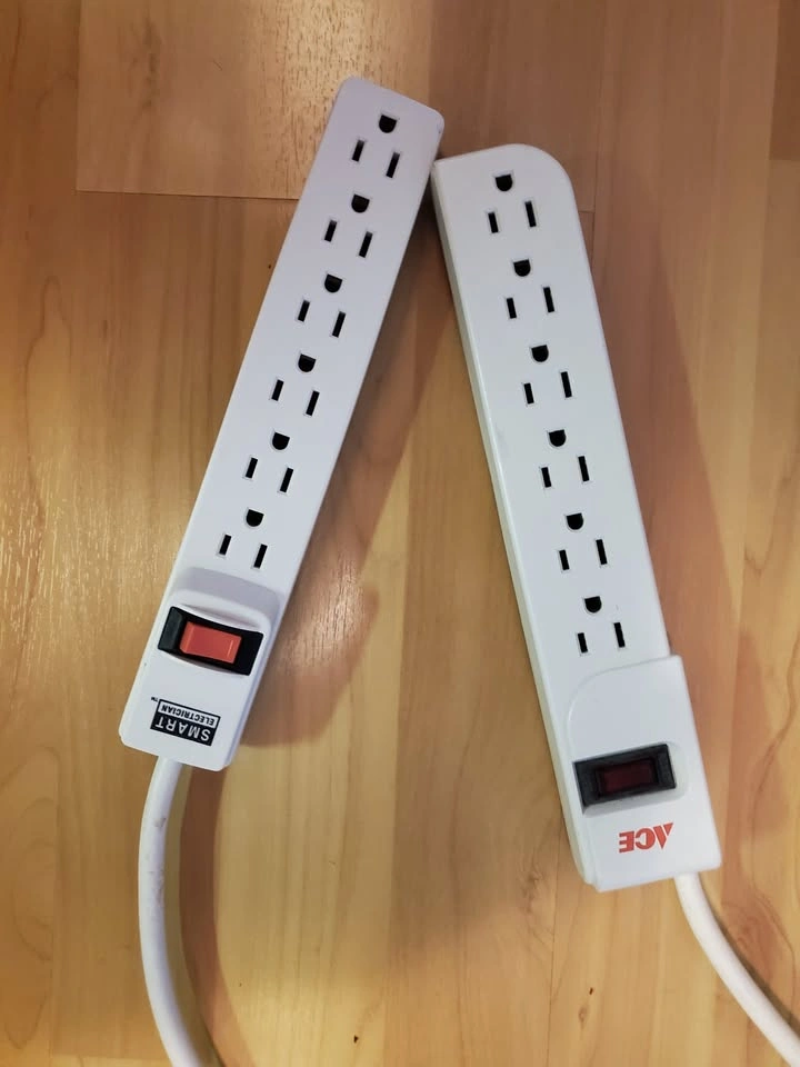 2 powerstrips/powersurge protectors for $10 both - photo 3