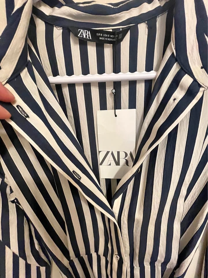 Beautiful brand new size small Zara dress