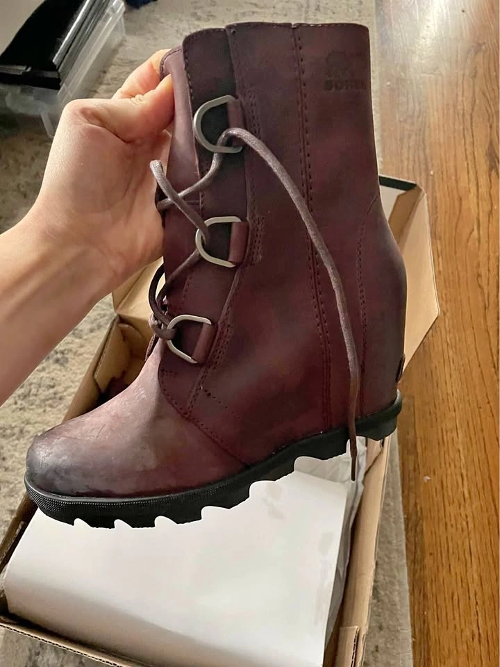 BNIB Sorel Waterproof wedge boots womens