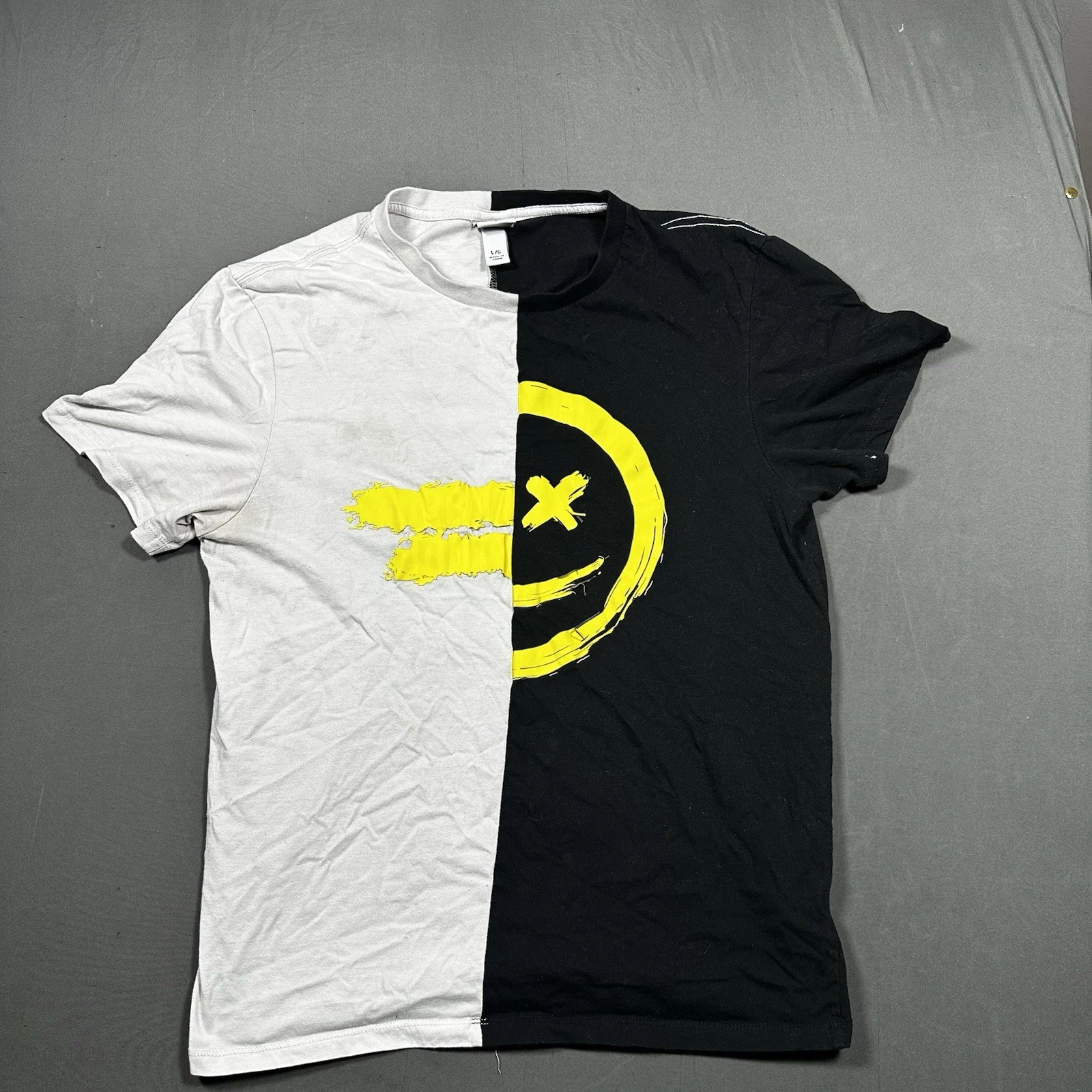 Urban ID Men's Large Smiley Tee