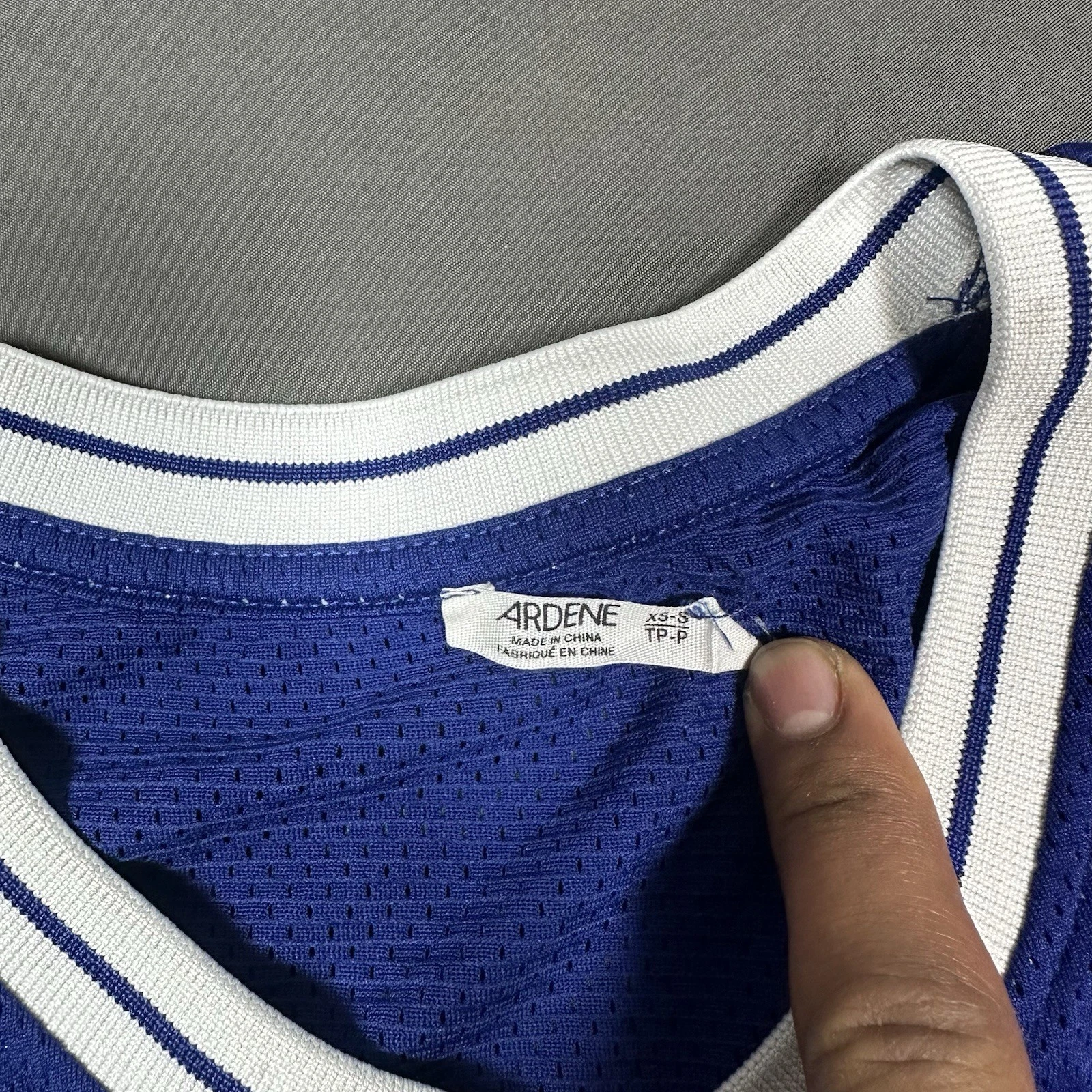 Ardene Hamptons 93 NY State Mesh Jersey Shirt Blue White V-Neck - photo 3