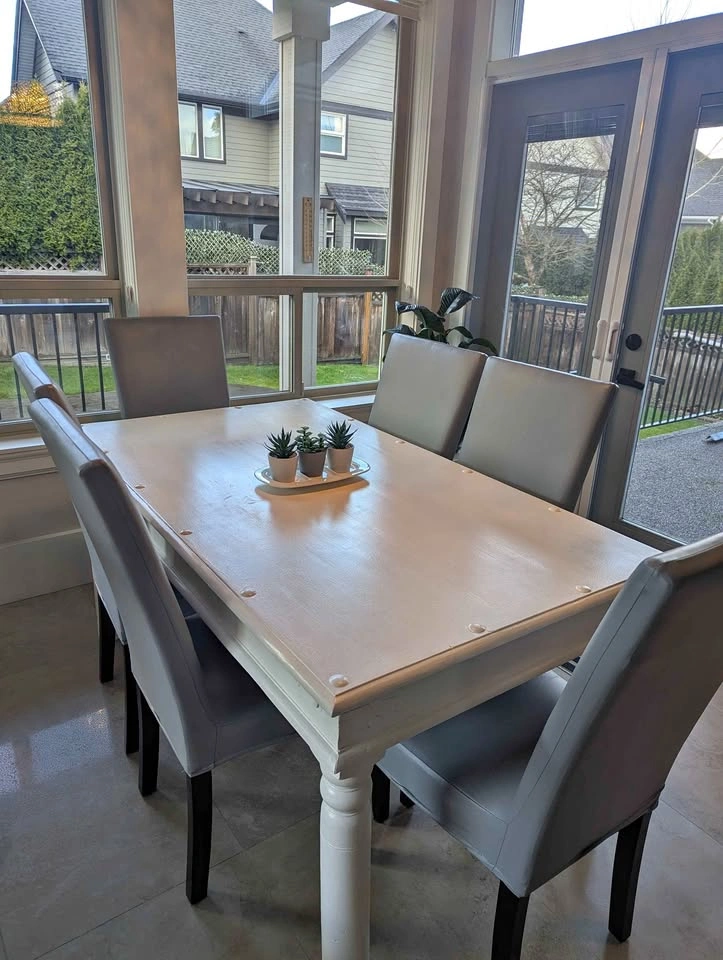 Dining Table with 6 chairs
