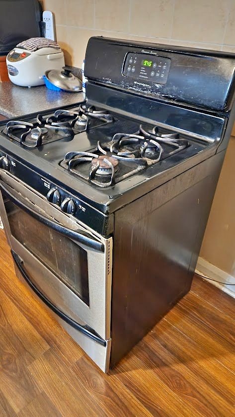 $200 Frigidaire Gas Range Stove