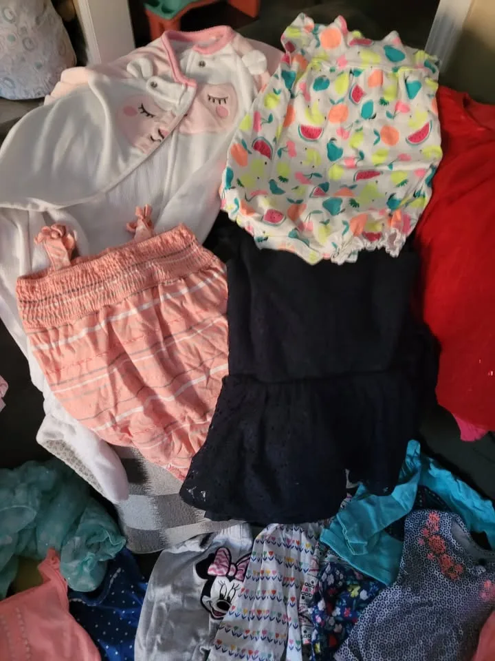 Mixed Bag of Girls Clothes (12-18 month) image indicator(3)
