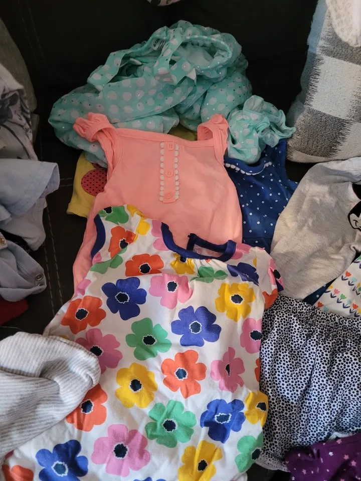 Mixed Bag of Girls Clothes (12-18 month) image indicator(4)