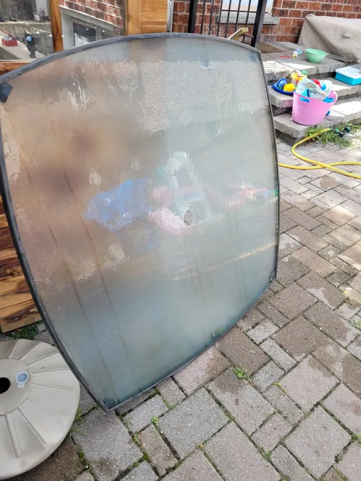 Square outdoor table, screws missing image indicator(2)