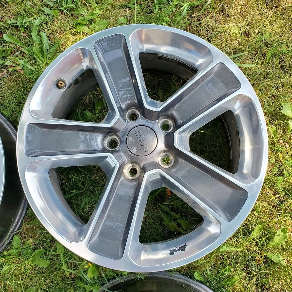 18 inch Dodge Jeep OEM Alloy Rims 5x127 Like New