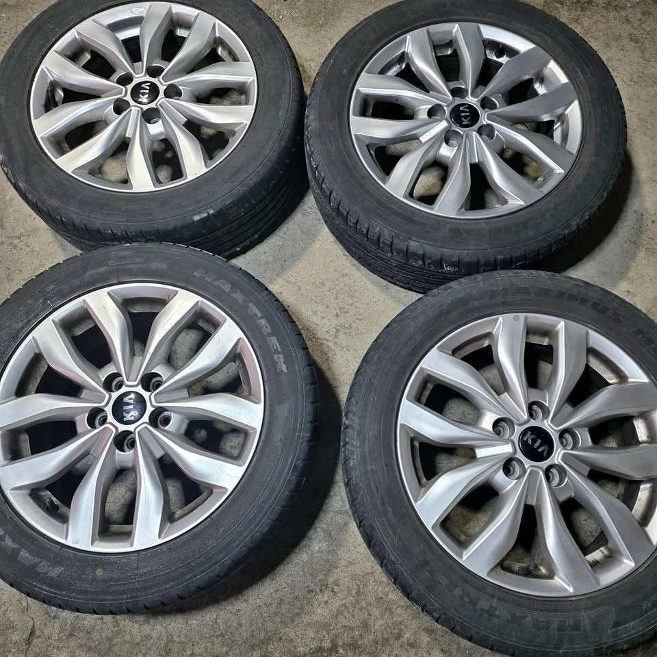 215/55/17 All Season Tires w/ Kia OEM Alloy Rims 5x114.3