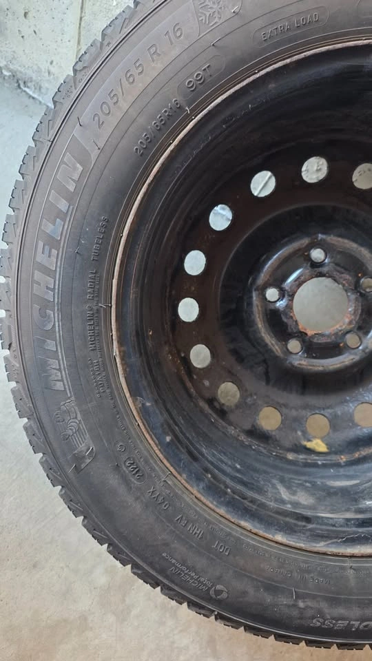205/65/16 Michelin Winter Tires w/ Steel Rims - photo 3