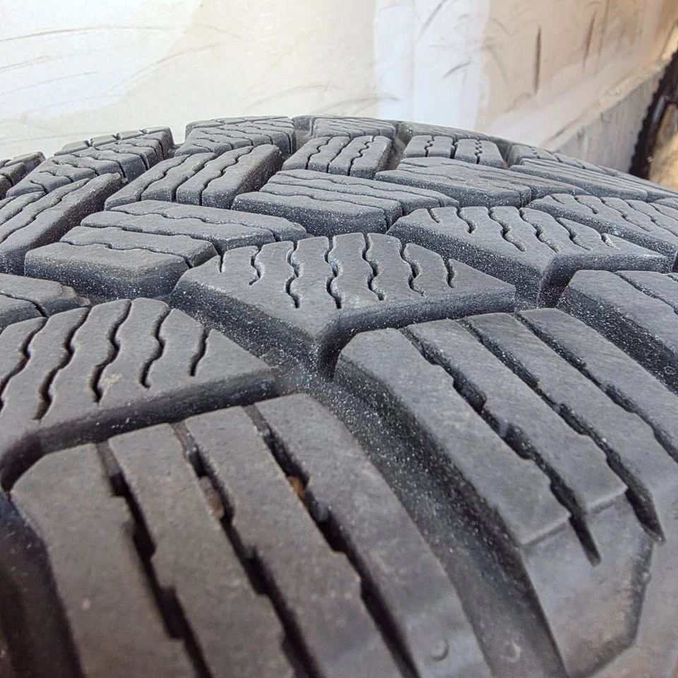 205/65/16 Michelin Winter Tires w/ Steel Rims - photo 5