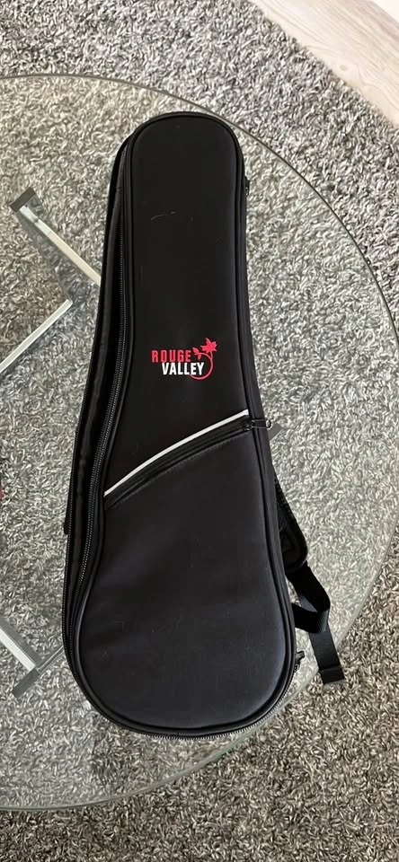 Concert Ukulele with bag, picks and tuner - photo 2