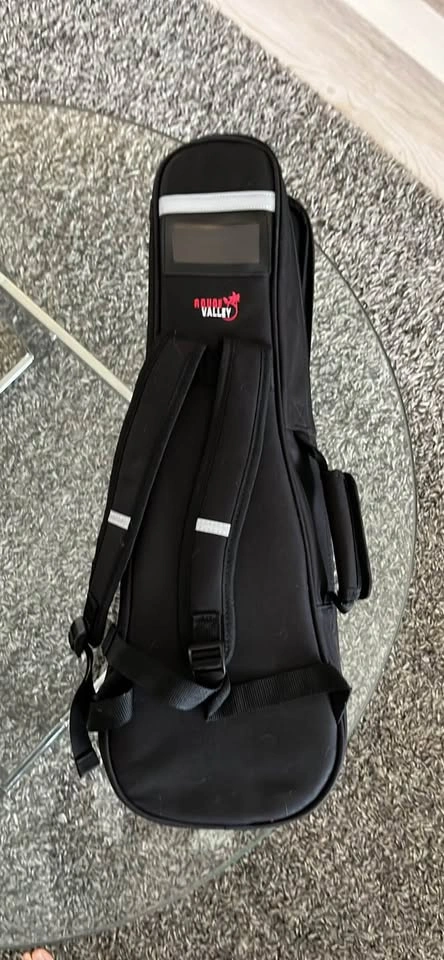 Concert Ukulele with bag, picks and tuner - photo 3