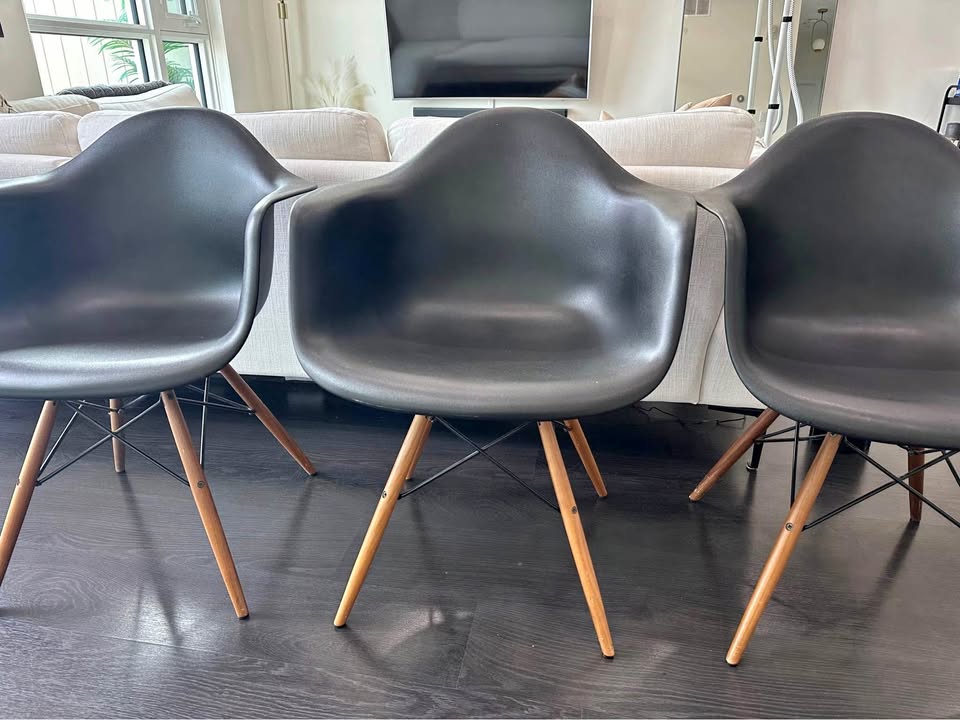 Herman Miller Eames Molded Plastic Armchair