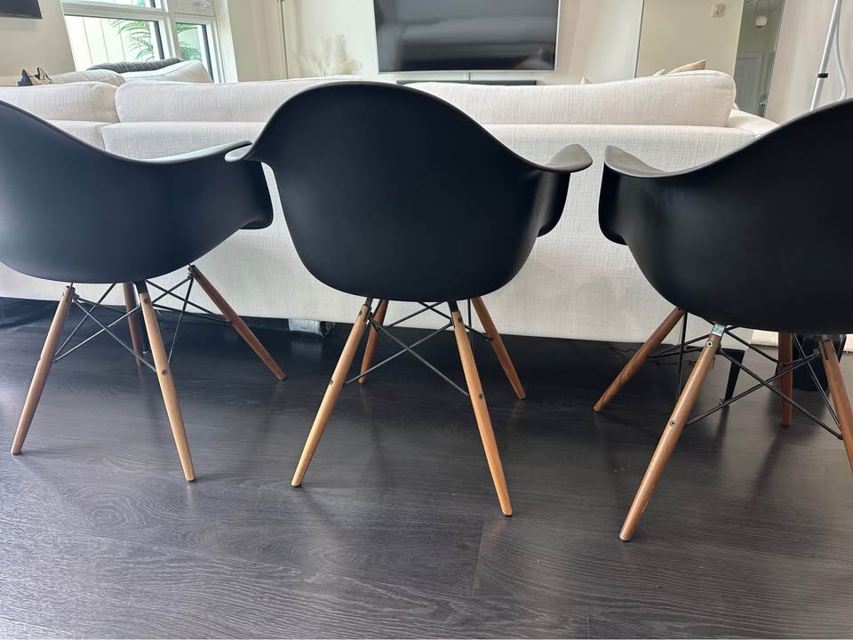 Herman Miller Eames Molded Plastic Armchair - photo 2