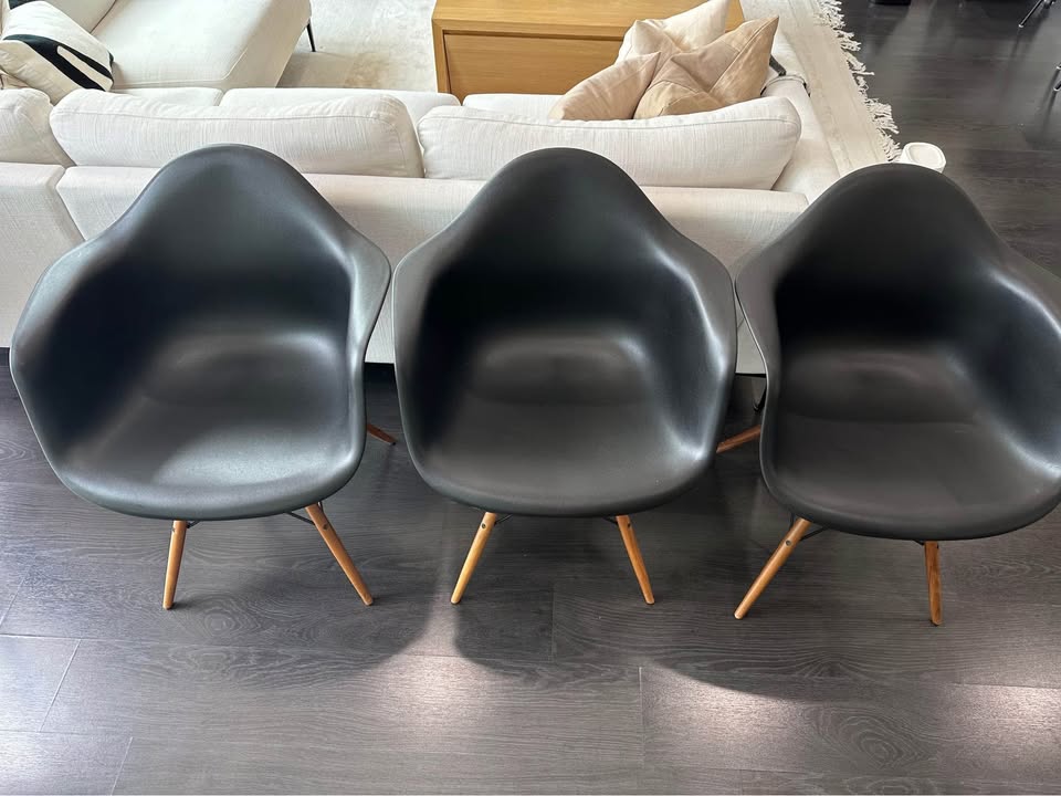 Herman Miller Eames Molded Plastic Armchair - photo 3