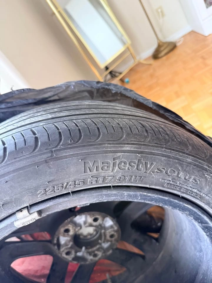 Kia Wheel and Kumho Majesty Solus Tire 225/45 R17 - photo 2