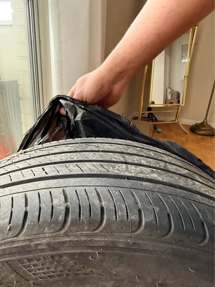 Kia Wheel and Kumho Majesty Solus Tire 225/45 R17 - photo 3