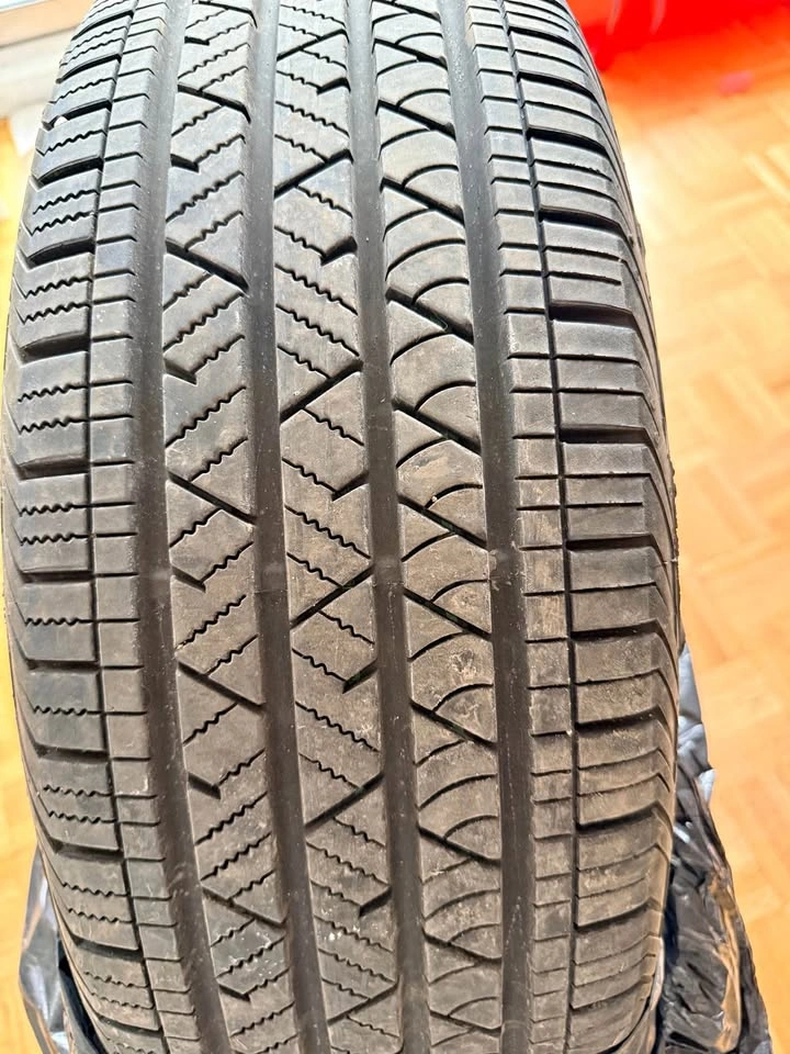 Set of 4 Continental 235/65 R17 M+S Tires