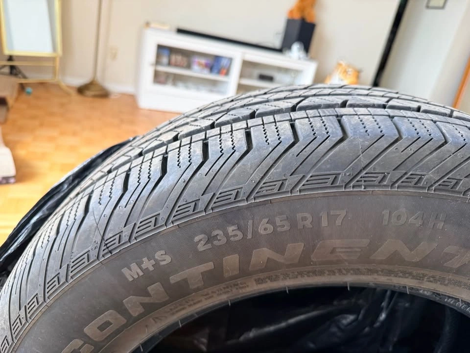 Set of 4 Continental 235/65 R17 M+S Tires - photo 2