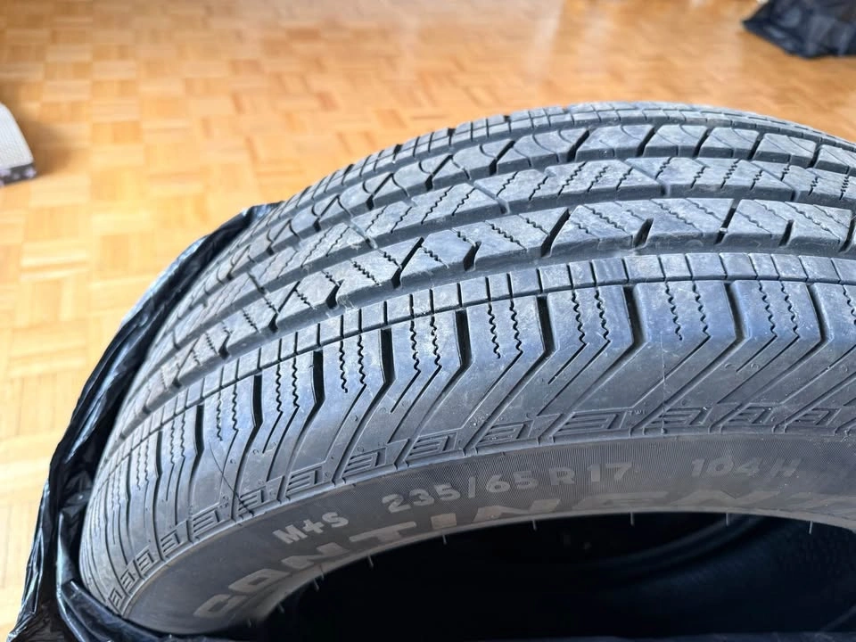 Set of 4 Continental 235/65 R17 M+S Tires - photo 3