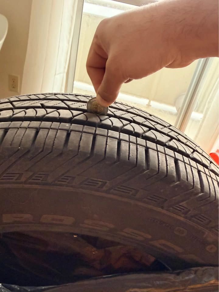 Set of 4 Continental 235/65 R17 M+S Tires - photo 4