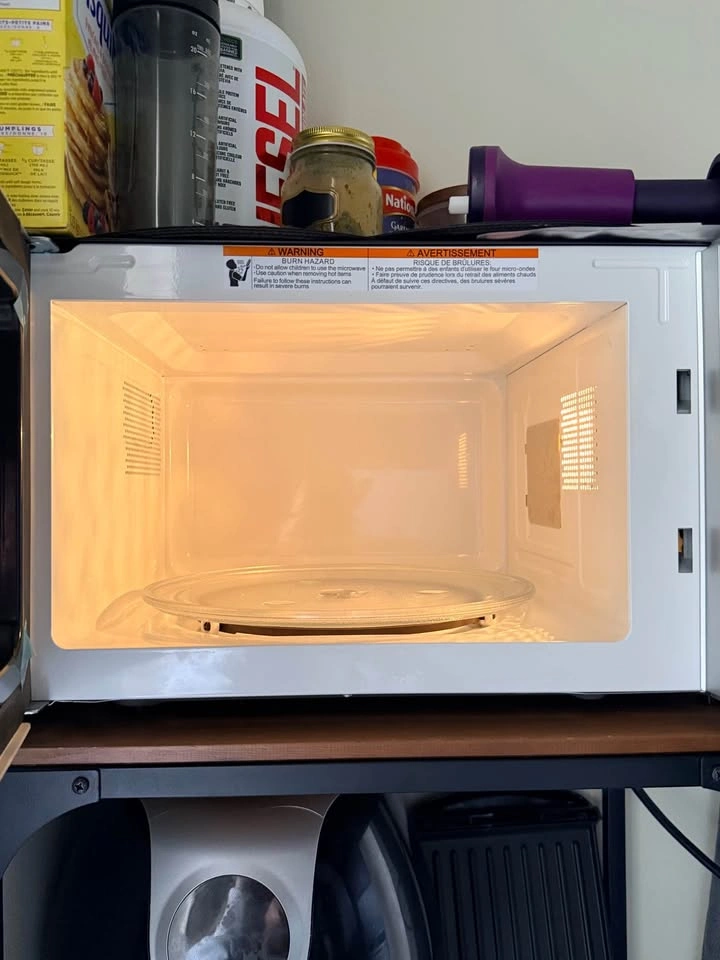 Hamilton Beach Stainless Steel Microwave - photo 3