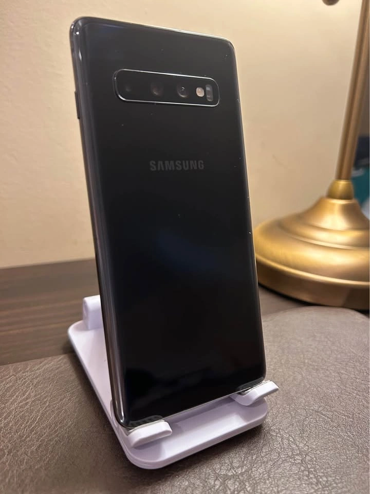 SAMSUNG S10 128 GB EXCELLENT LIKE NEW - photo 3