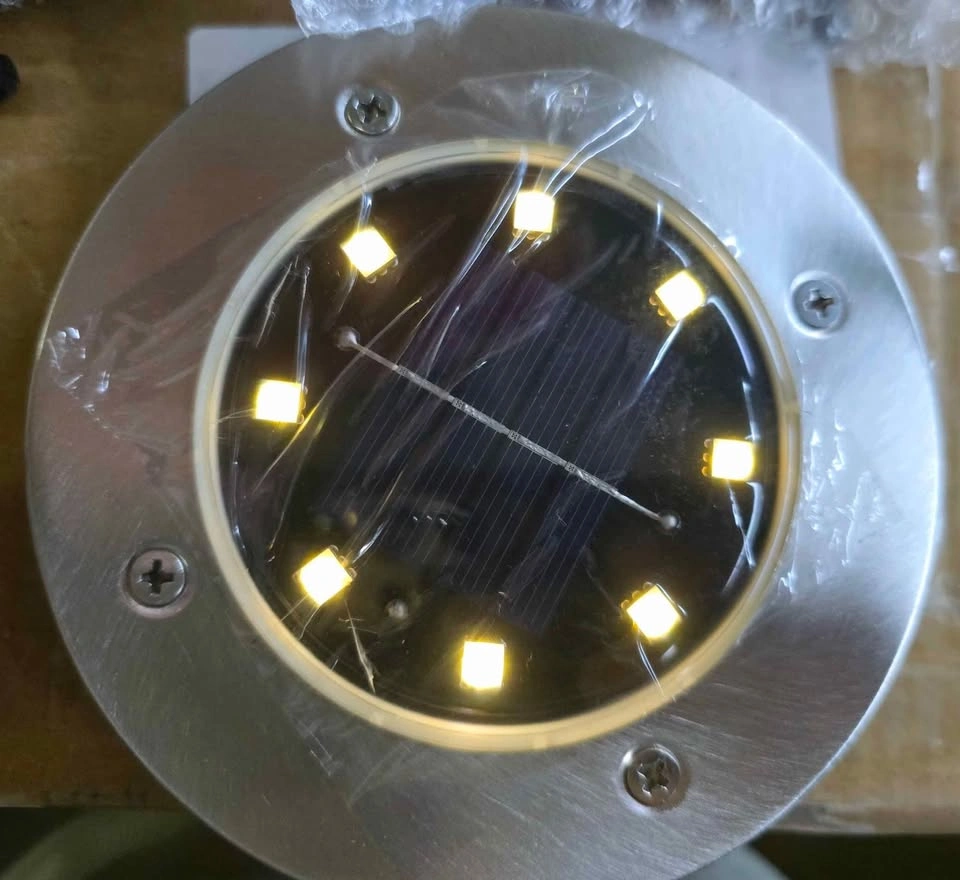 Brand new garden solar lights (4 lights in one box) $20box Pick - photo 4