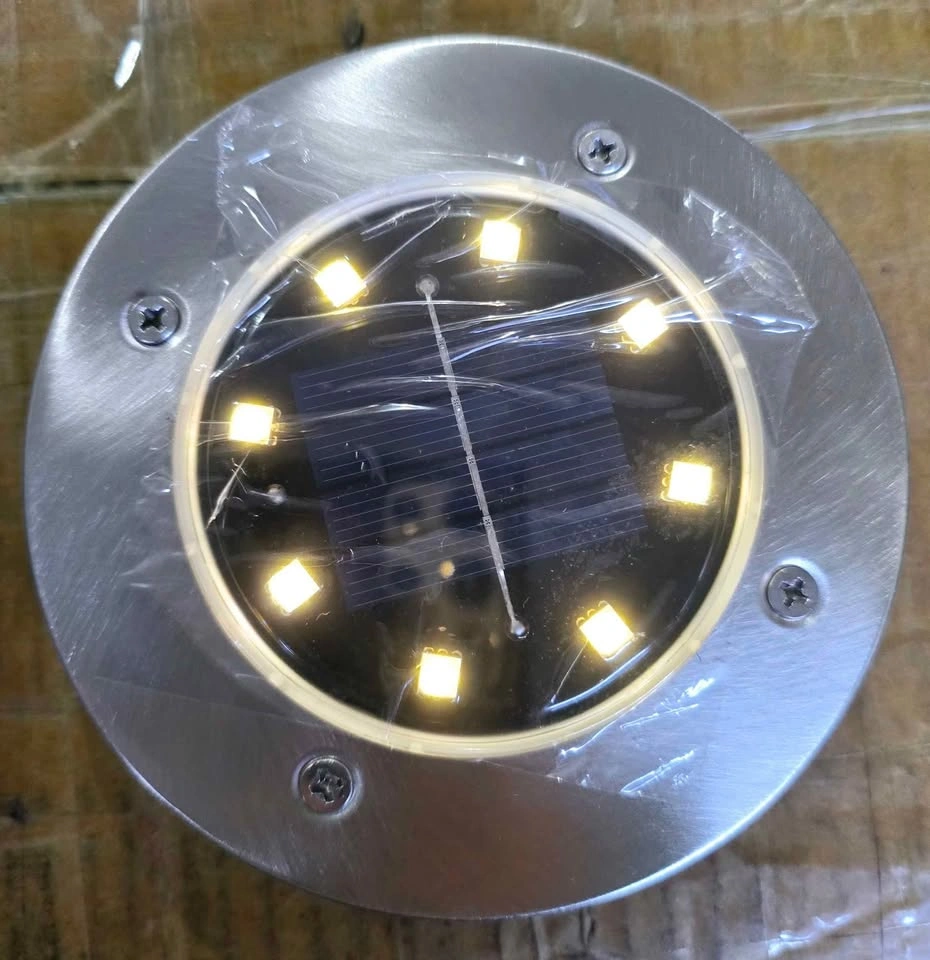 Brand new garden solar lights (4 lights in one box) $20box Pick - photo 5