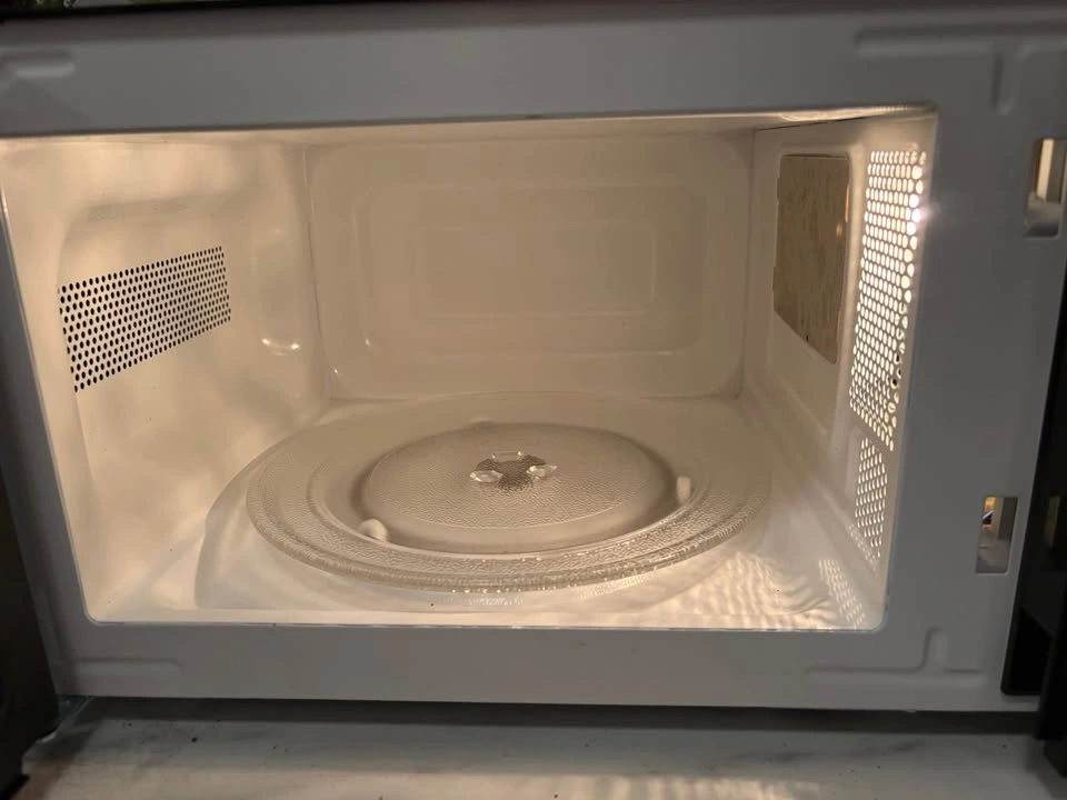 Hamilton Beach Microwave - photo 2