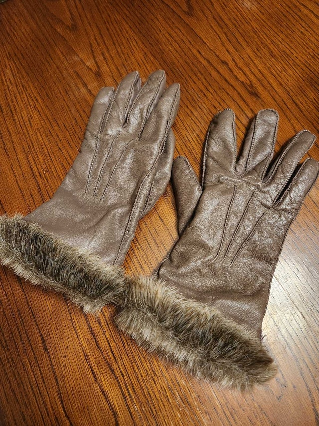 Danier Gloves - photo 2