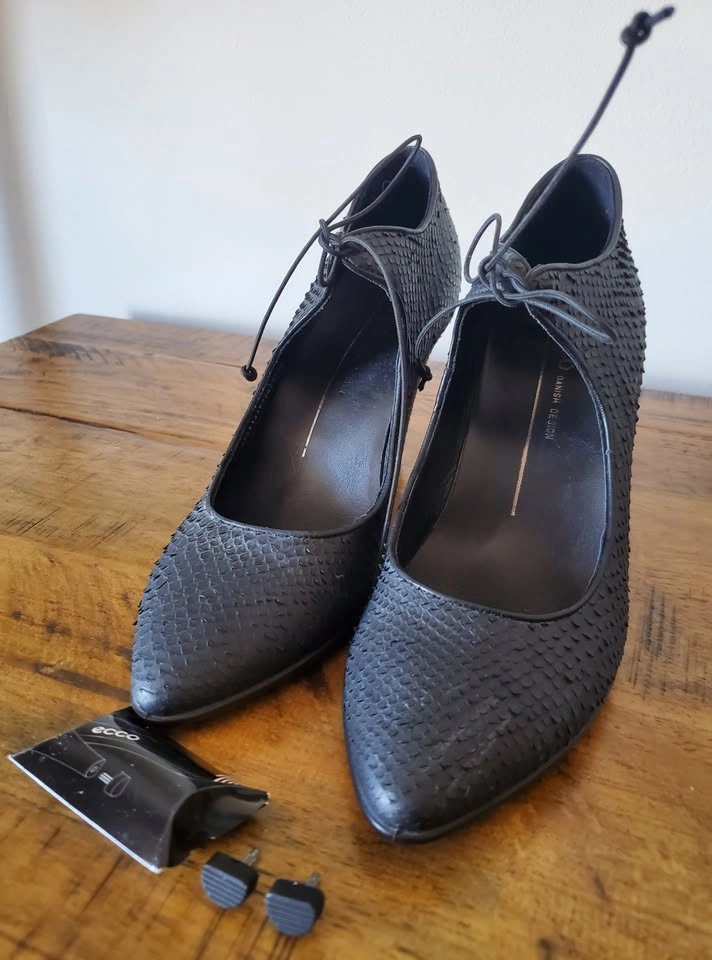Women Designer Shoes - ECCO Black High Heels - Size 7 - photo 2