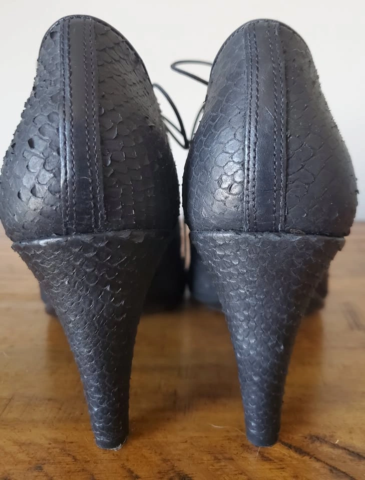 Women Designer Shoes - ECCO Black High Heels - Size 7 - photo 4