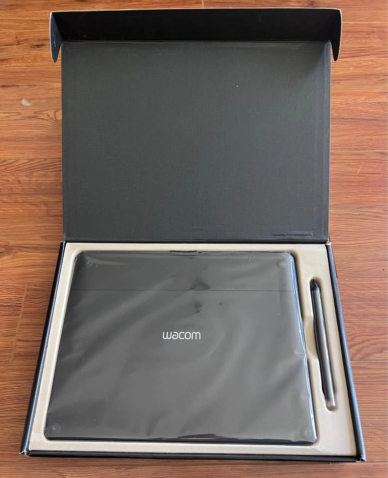 Wacom Intuos Art Pen & Touch Tablet - Brand New - photo 3