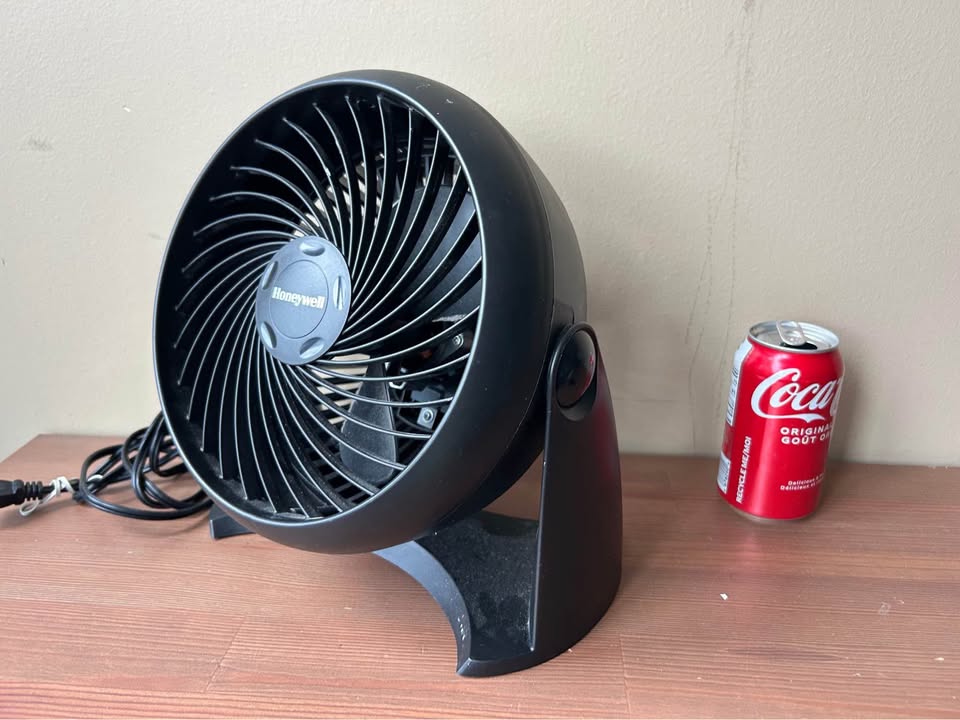 Price firm - table fan 3 speeds - excellent condition - photo 2