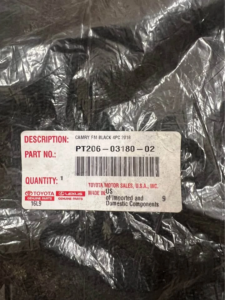 OEM Toyota Camry Carpet Floor Mats - Black - Like New - photo 3