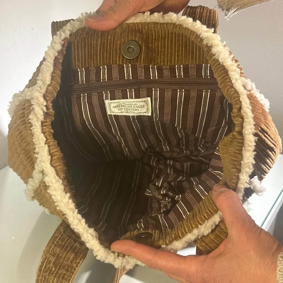 American Eagle Sherpa Trim Corduroy Shoulder Bag - photo 4