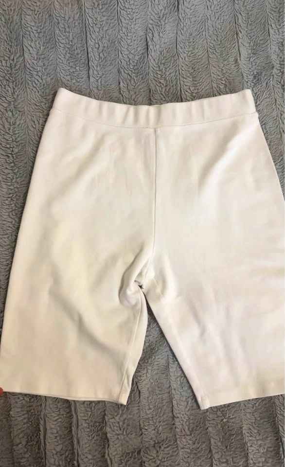 Wilfred Free 9” White Shorts | Size Medium