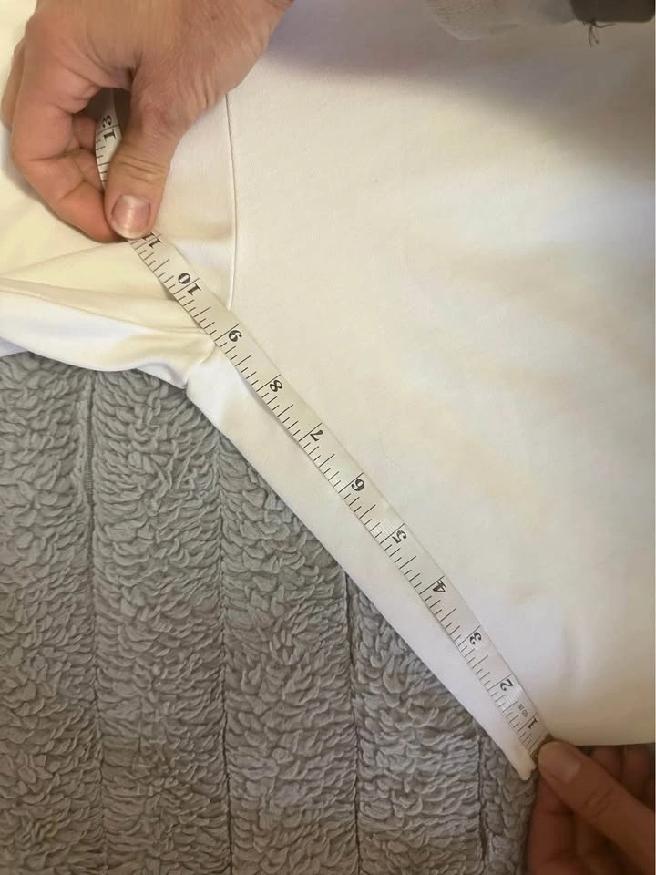 Wilfred Free 9” White Shorts | Size Medium - photo 4