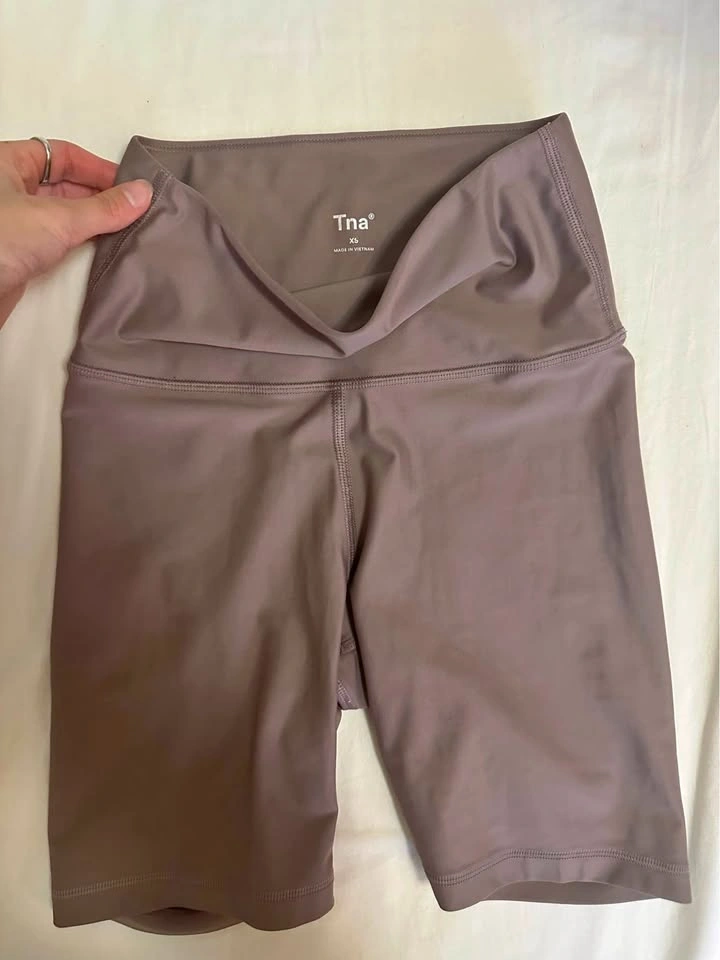 Tna Aritzia Taupe 7” Biker Shorts | Size XS