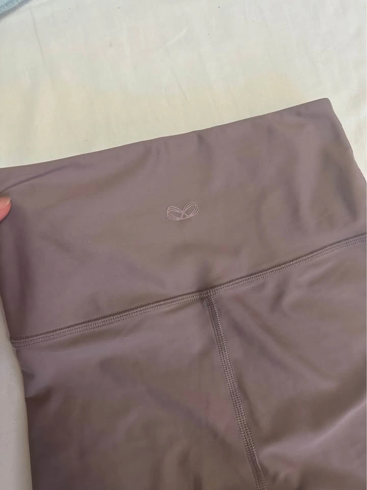 Tna Aritzia Taupe 7” Biker Shorts | Size XS - photo 2