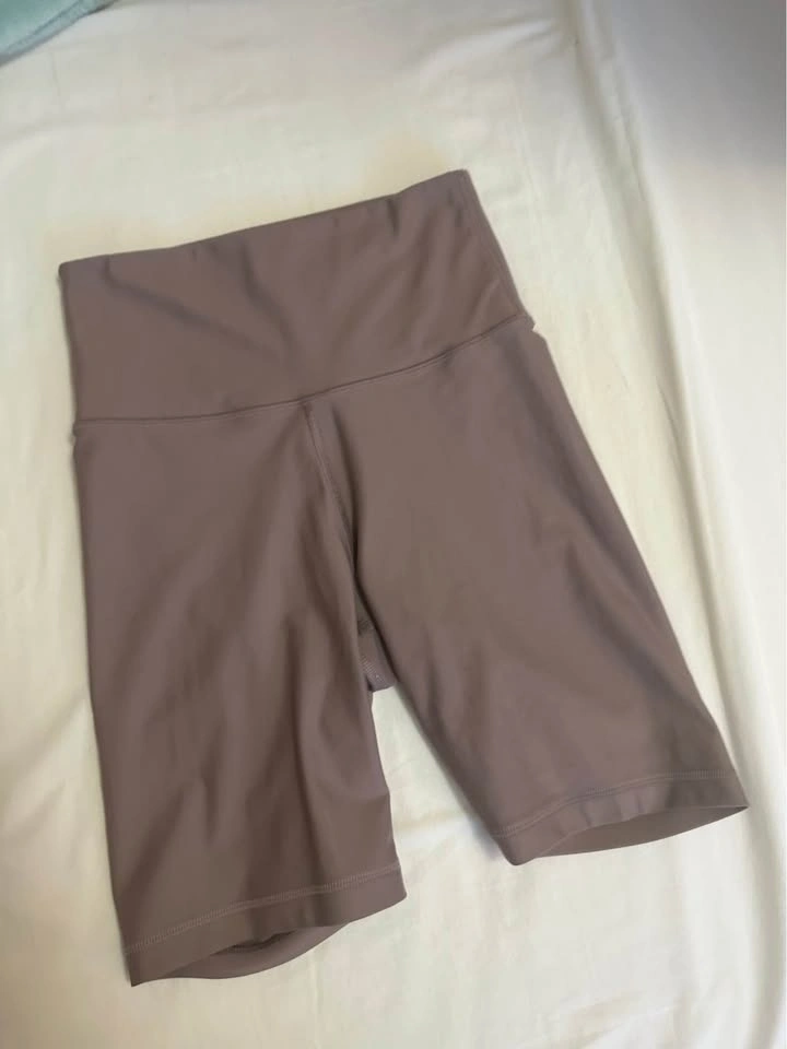 Tna Aritzia Taupe 7” Biker Shorts | Size XS - photo 3