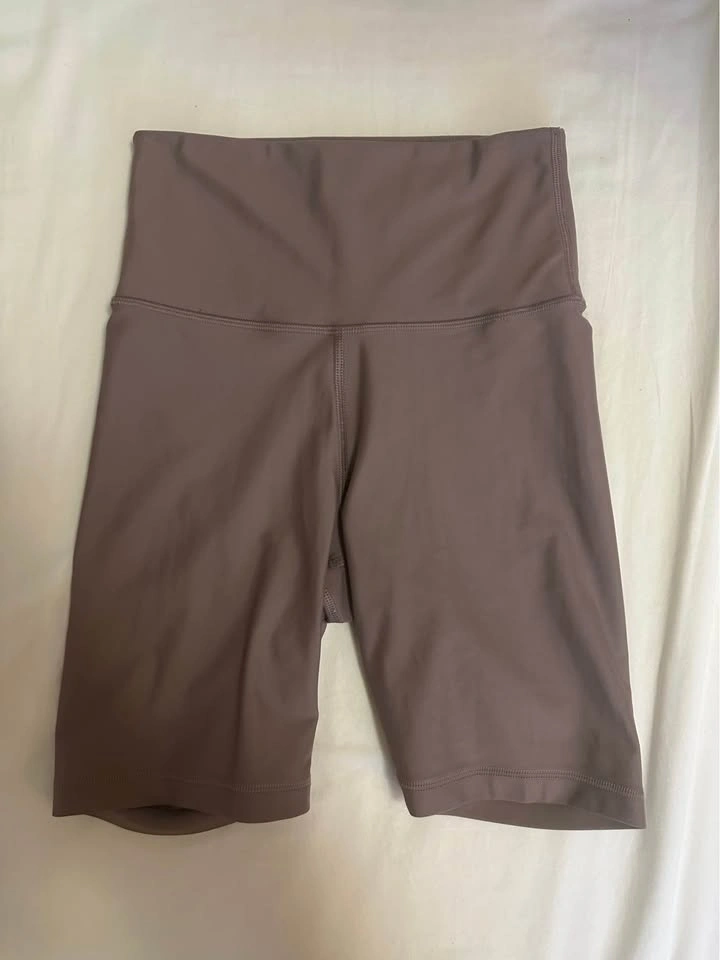 Tna Aritzia Taupe 7” Biker Shorts | Size XS - photo 4
