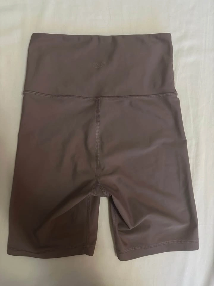 Tna Aritzia Taupe 7” Biker Shorts | Size XS - photo 5