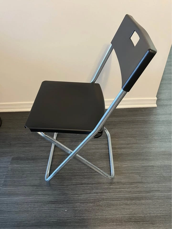 Ikea table and 5 folding chairs - photo 2