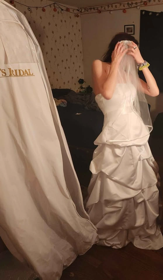 David's Bridal Wedding Dress Size 6 with Veil - photo 3