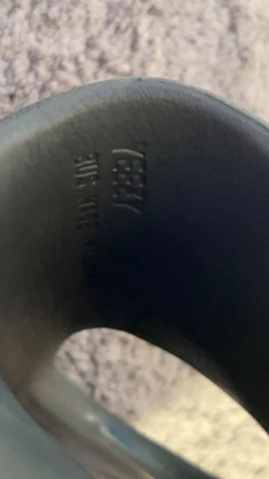 adidas Yeezy Slides Onyx - photo 3