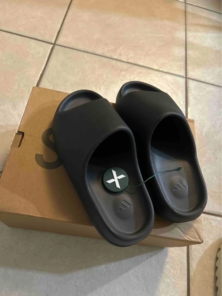 Yeezy Slides - photo 2