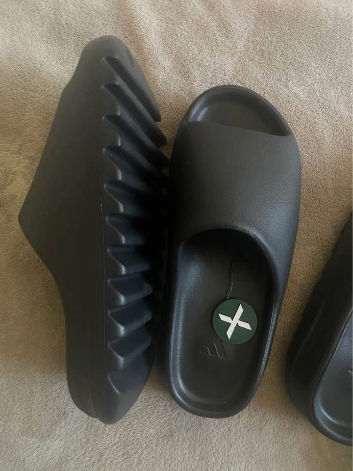 Yeezy Slides - photo 3